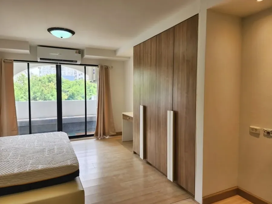 Condo Champs Elysees Chaengwattana for rent. Ready to move in, fully furnished. Book now!