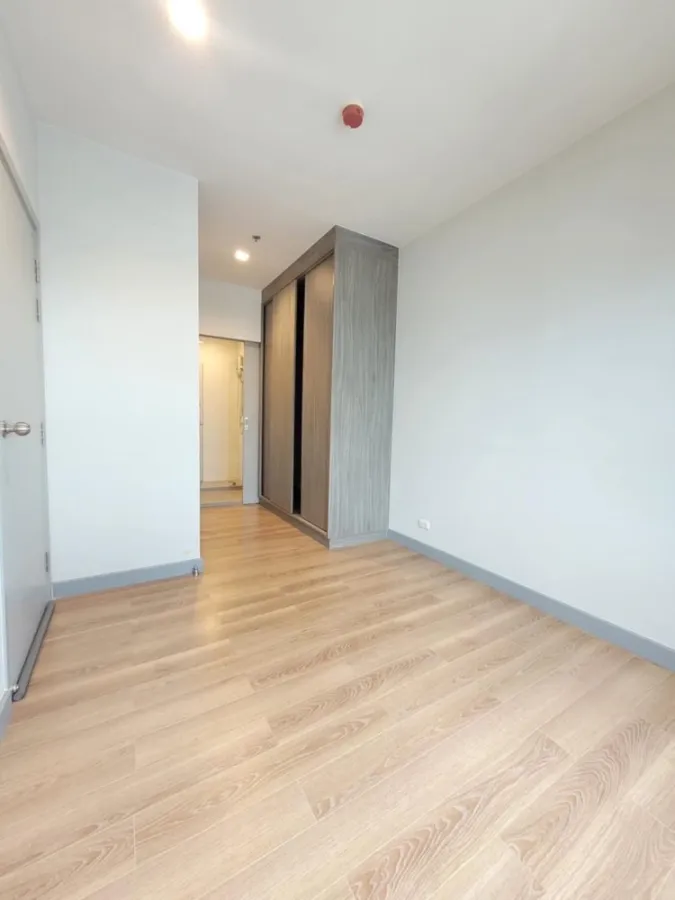 Condo for sale: Chapter One Midtown Lat Phrao 24, empty room, high floor, beautiful view, hurry and become the owner.