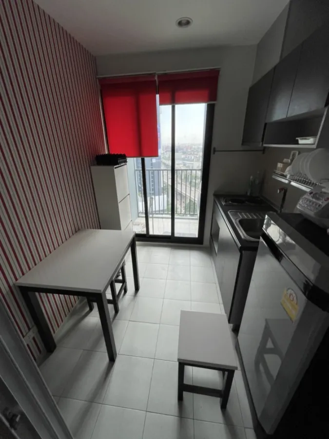 It has arrived. Closed kitchen, high view, clear, not blocked, fully furnished, ready to move in. Condo for rent, The Base Rama 9 - Ramkhamhaeng.