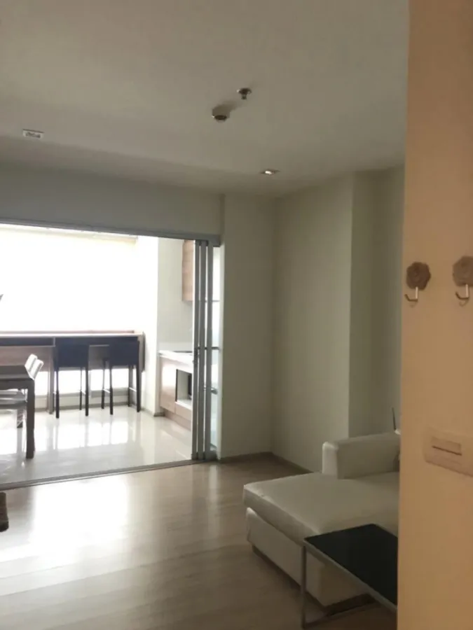 For rent: Rhythm Ratchada-Huai Khwang, 18th floor, spacious room, comfortable, large built-in bed. If interested, reserve now.