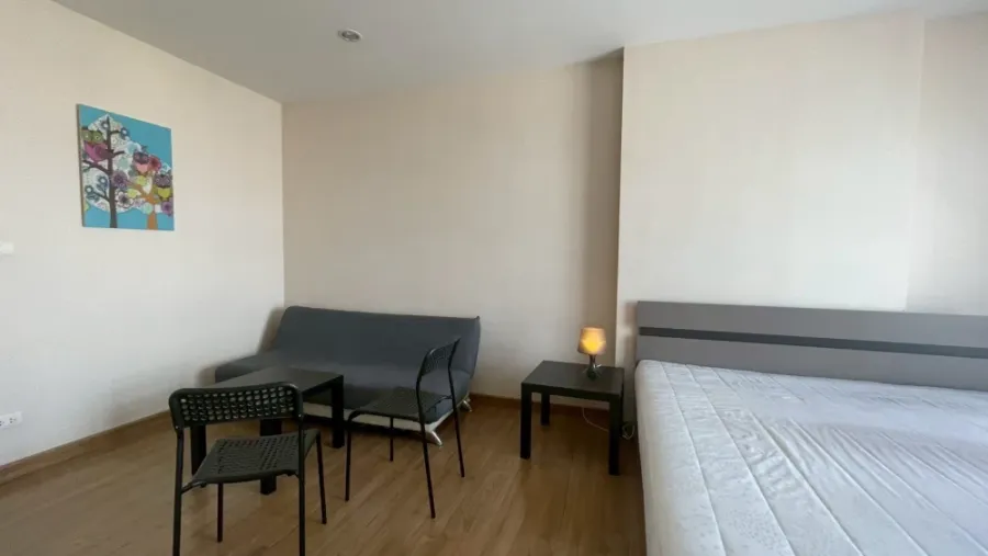 Condo for sale, The Tree Bang Pho Station, 15th floor, north, Rama 7 bridge view. Put wallpaper in the whole room