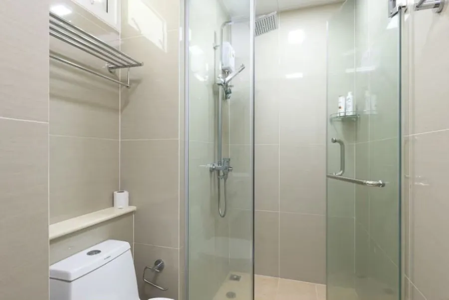 For sale, for rent TC Green Rama 9, beautifully decorated room, high floor, amazing view, meets your needs, hurry and book now.