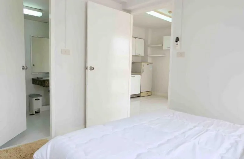 Already very comfortable, comfortable, white room, fully furnished, available for rent at Century Park Condo