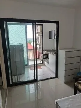 For rent, Lip Ramkhamhaeng 43/1, 8th floor, clean room, comfortable to the eye, comes with an affordable price, move in now, very good value.