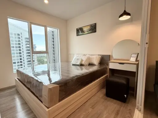 Condo for rent at Regent Home Bangna. The unit is partitioned into separate, clearly defined zones. Amazing price! Book now, don't miss out!