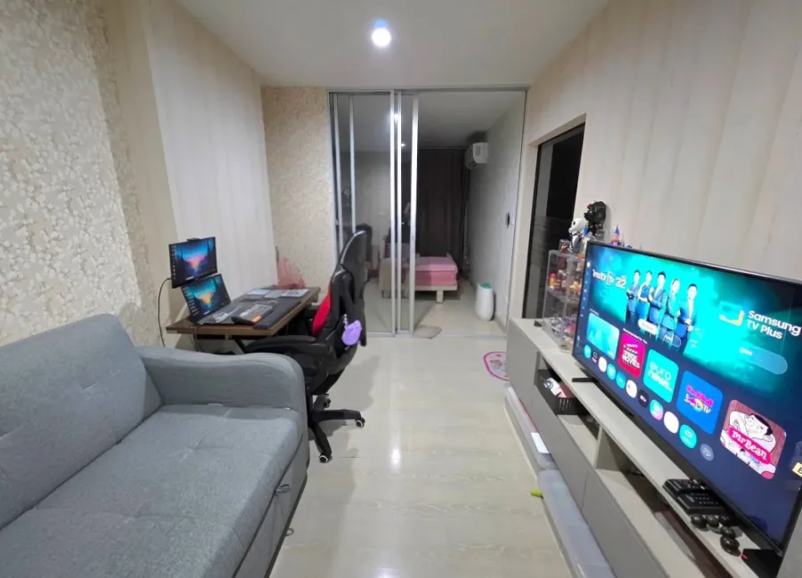 For sale or rent: Niche id Sukhumvit 113. A lovely unit with high-quality built-in furniture and matching wallpaper. Book now!