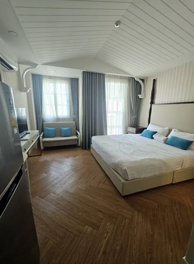 For rent Grand Florida Beachfront Condo Resort Pattaya, 6th floor, city view, fully furnished, book now