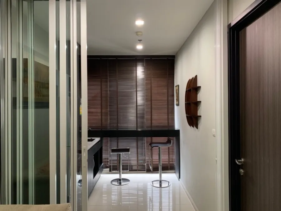 Condo for rent, Rhythm Sukhumvit 44/1, high floor, good view, complete with furniture and electrical appliances.