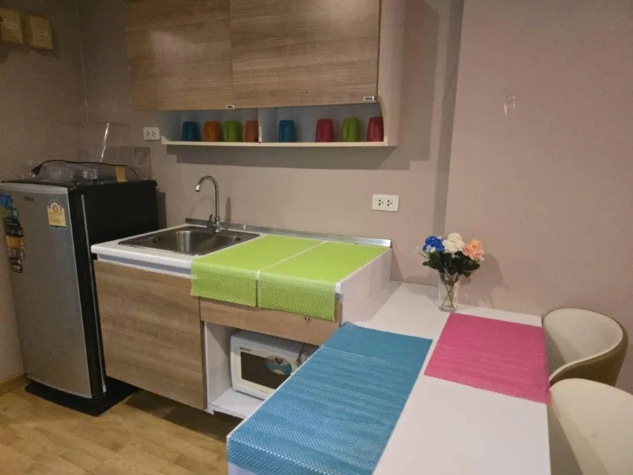For rent, Casa Condo Asoke-Din Daeng, spacious room, lots of space, being alone as a couple or family is comfortable. Urgent!