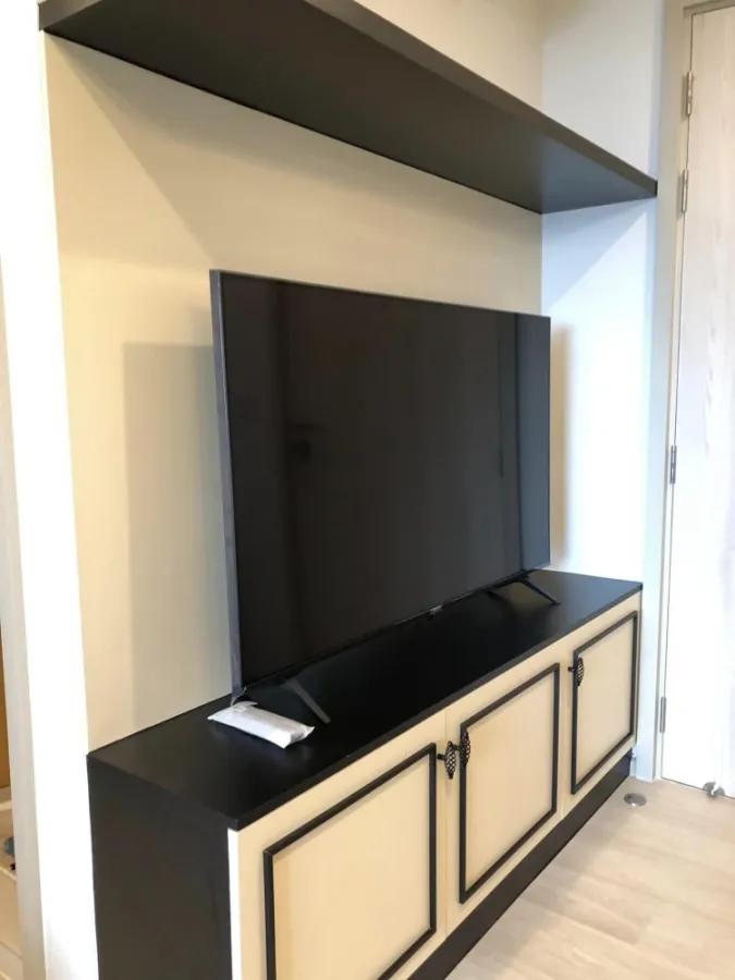Condo for rent Life One Wireless, the room is on the northeast side. Beautiful green city view, beautiful decoration.