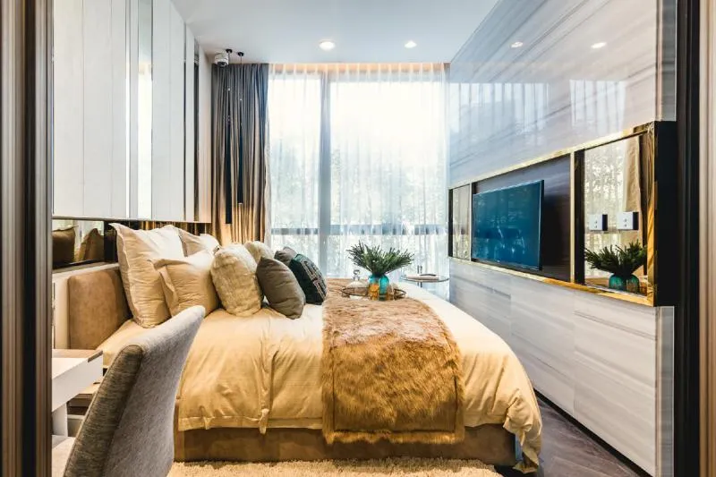 Condo sales down, The Esse Sukhumvit 36, east city view, do not wait.