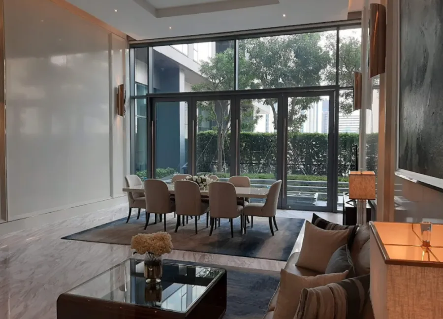 Urgent sale !! Condo Q Sukhumvit, luxury condo, next to BTS Nana, 4 bedrooms, 5 bathrooms, great value, can't miss it !!