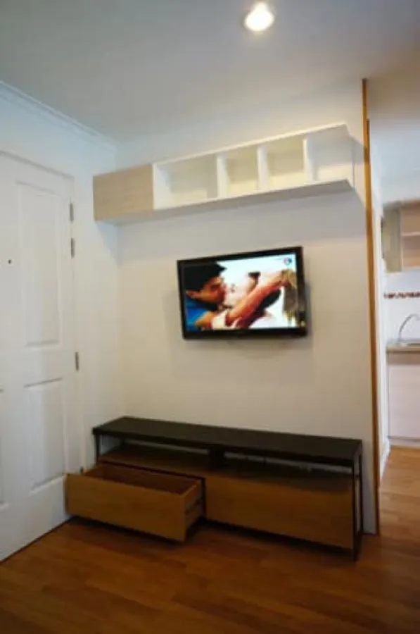 For rent Lumpini Place Ratchayothin, 6th floor, pool view. The weather is good, the wind is always in. The room is nice to live in. Don't miss out on