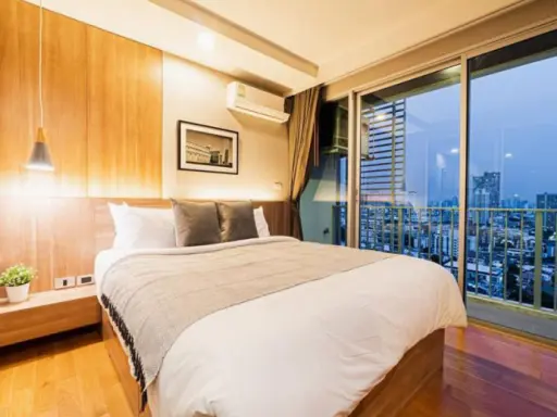Abstracts Phahonyothin for rent, beautiful room, use orange lights to give romance Contrasting with wood fur, perfect fit.