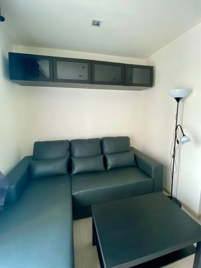 For rent!! Condo Rhythm Sukhumvit 36-38, spacious room, big sofa, comfortable to sit on. Plus complete electrical appliances Hurry and reserve now!!