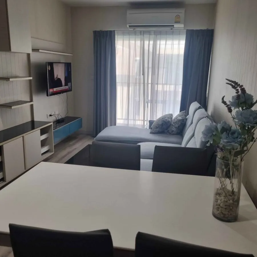 ให้เช่า Condo Centric ห้องกว้างสุดๆ ชั้น 7 ได้วิวสระ มาพร้อมโซฟาตัวแอลนั่งสบายมาก ไม่จองแล้วจะเสียใจ