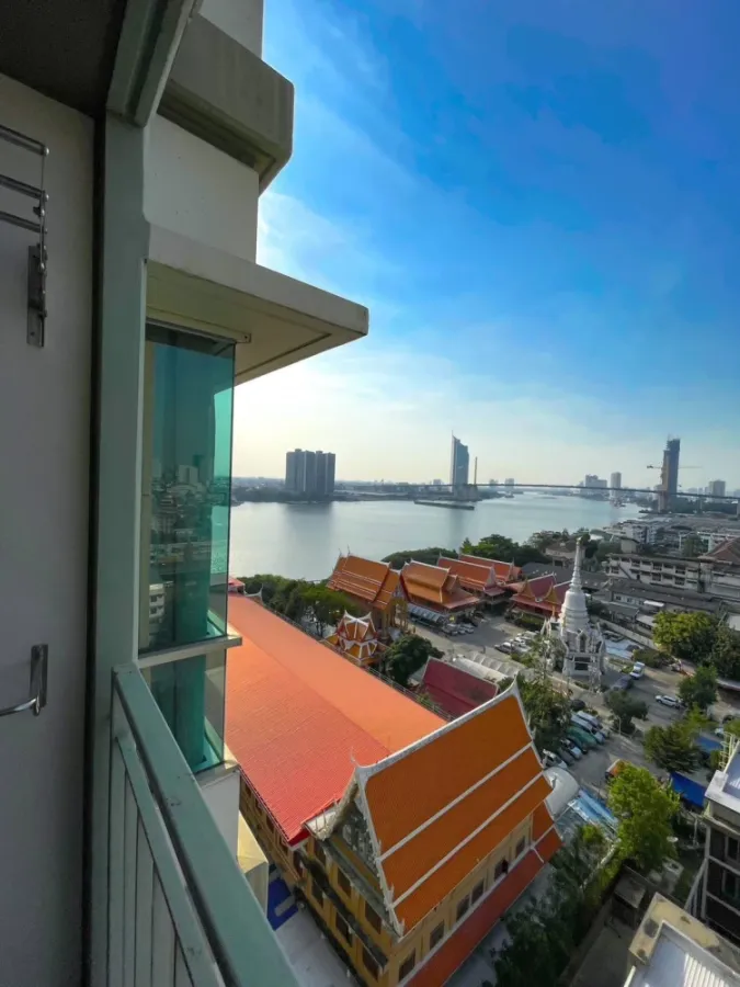 For sale or rent: Lumpini Park Riverside - Rama 3. Corner unit offering privacy, high-quality built-in furniture, and beautiful view. Book now!
