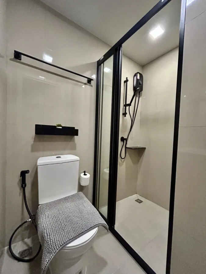 For rent: QUIN TARA MHy'ZEN Phrom Phong, a beautifully decorated room with complete furniture and electrical appliances. You can reserve it today.