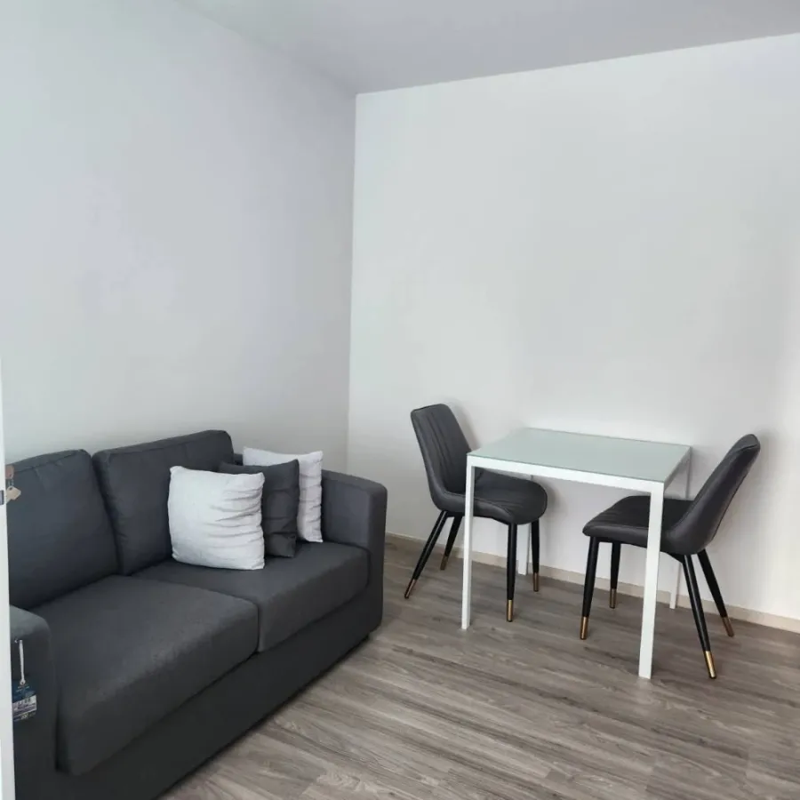 For rent: Regent Home Bangna, 20th floor, comes with furniture and appliances. Reserve now, don't miss out!