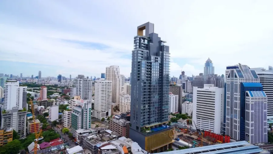 ให้เช่า Hyde Sukhumvit 13 ห้องกว้างขวาง ชั้นสูง วิวเมือง ห้องนอนบิวท์อิน ตกแต่งครบพร้อมอยู่