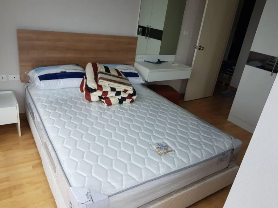 Condo for rent: Casa Condo-Asoke Dindaeng, spacious room, fully furnished, beautiful decoration, very good view. If interested, hurry before you miss it.