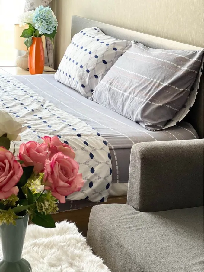For rent: The L15 Condo, 8th floor, spacious room, nice decorated room. The bed was comfortable. You can reserve first, get it first.