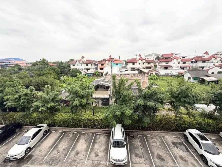 For sale, for rent, Lumpini Ville On Nut-Pattanakarn, good location, complete with facilities, hurry and book now!