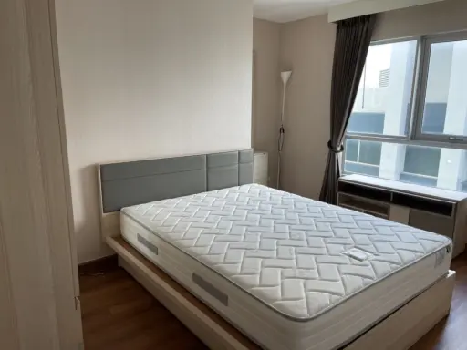 For rent, Belle Grand Rama 9, 2 bedrooms, 1 bathroom, high floor, great city view. Hurry up to reserve before it slips away.