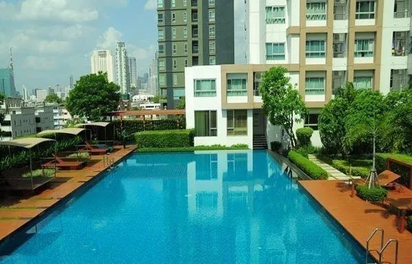 Quick rental, Q house sathorn condo, fully furnished and electrical appliances. ready to move in