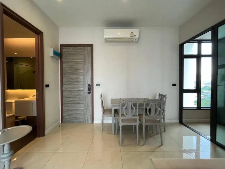 Condo for rent! Mayfair Place Sukhumvit 50, 12th Floor, Building B. Beautiful room, convenient transportation, great price. Reserve now!!