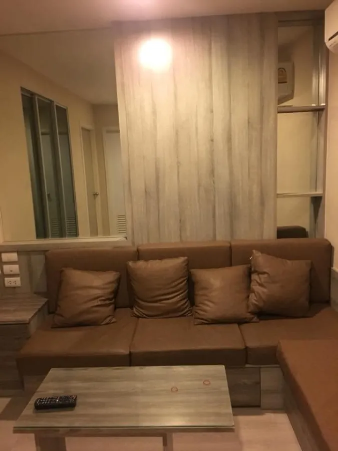 ให้เช่า คอนโด Metro luxe พระราม 4 โซฟา built-in อย่างดี ห้องตกแต่งน่าอยู่ ราคานี้รีบจองเลยจร้า
