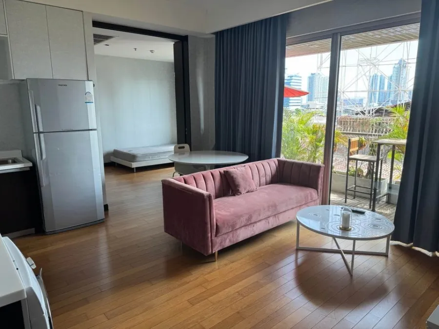 For sale or rent, The Loft Yen Akat, large, spacious room, not cramped, good built-in wardrobe, don't miss it.