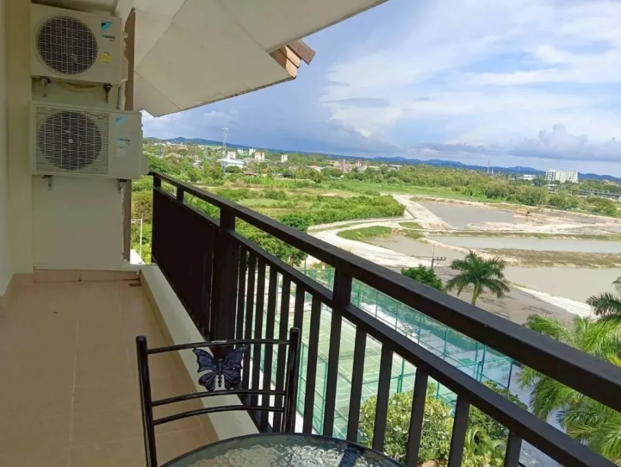 For rent: Porch Land 2 Jomtien Resort, 59 sq.m., corner unit. Very quiet and private, perfect for relaxation.