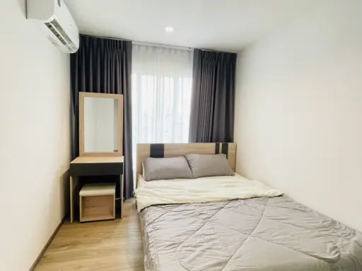 Condo for rent, Regent Home Bang Son, Phase 2, 4th floor, room divided into sections. Well decorated, low price, don't miss it.