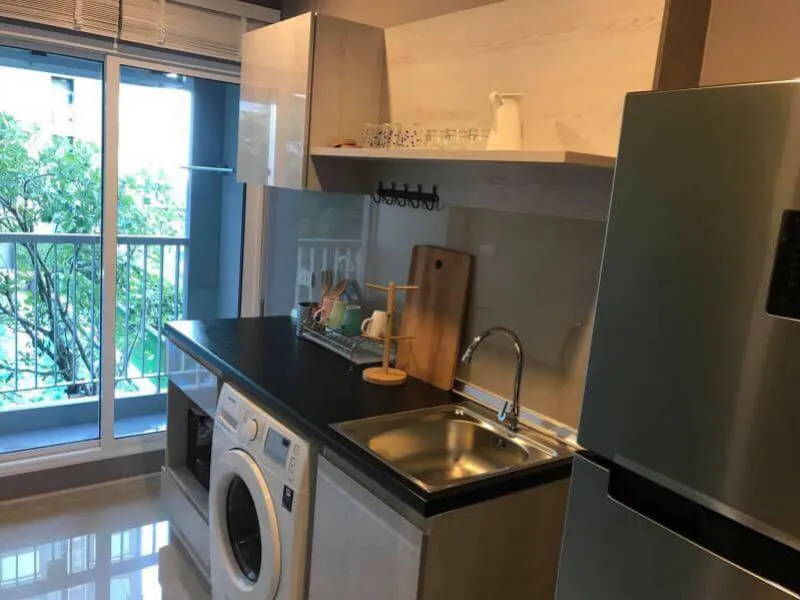 Sale/Rent Urgent!! Condo Aspire Erawan, size 30 sq.m., pool view, separate kitchen, first come first served.