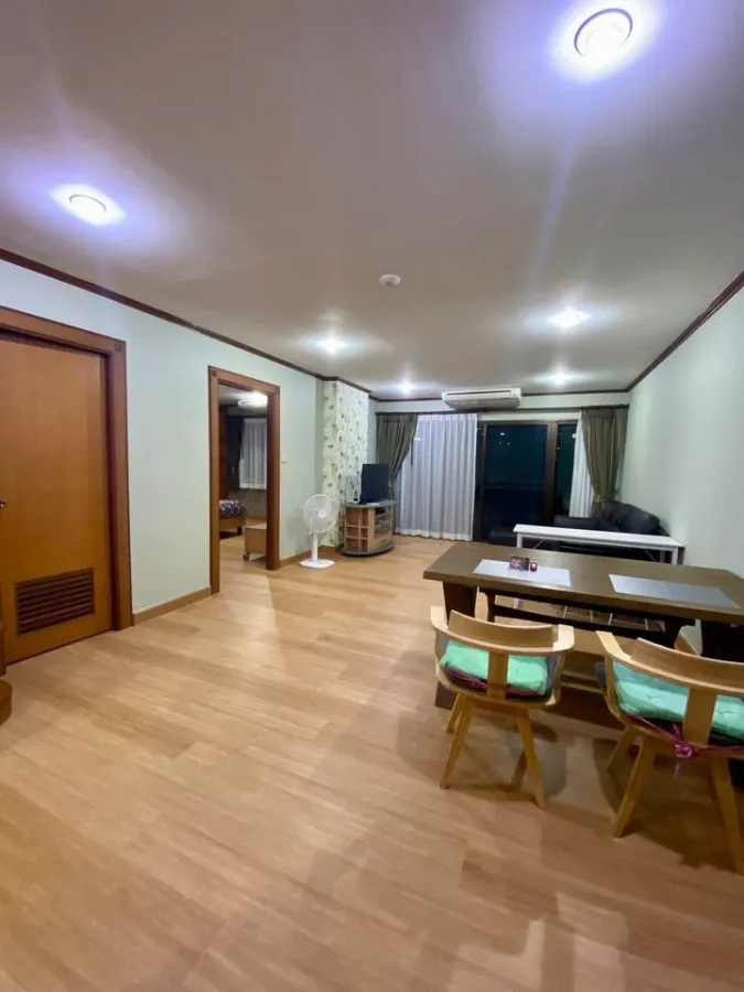 For rent Aree Place ห้องกว้างขวาง พื้นที่ใช้สอยเยอะ ตู้เสื้อผ้าใหญ่จุใจ อย่าเลื่อนผ่านรีบจองเลย