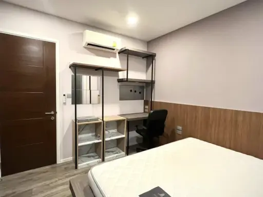 For sale: Brown Condo Ratchada 32, corner room, private, no one walking by, built-in throughout the room, ready to move in, no need to spend extra mon