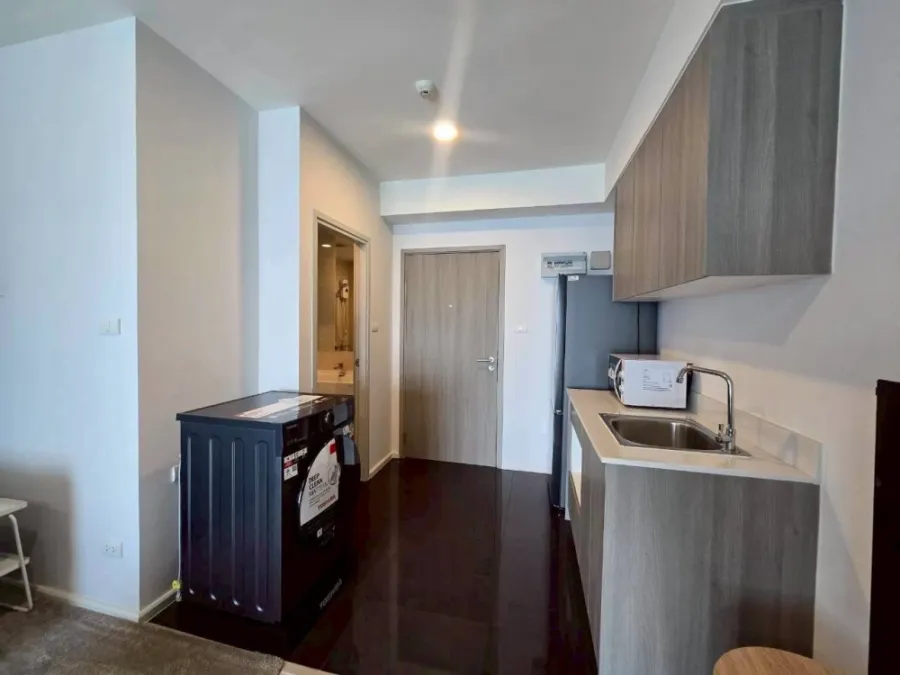 For sale or rent immediately! A Space Mega condo, ready to move in, fully furnished, great price. Book now, don't miss this opportunity!