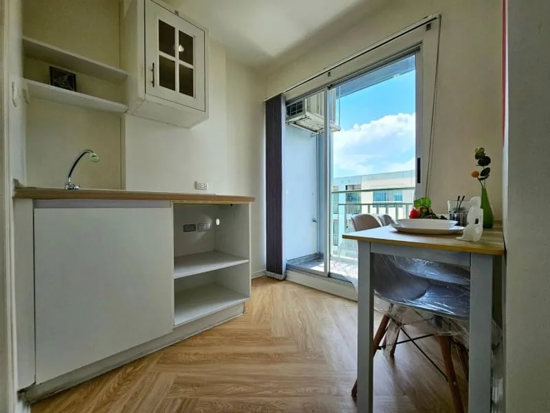 Condo for sale, rent, Lumpini Ville On Nut-Phatthanakan. Balcony facing south, beautiful room, close to the Yellow Line.