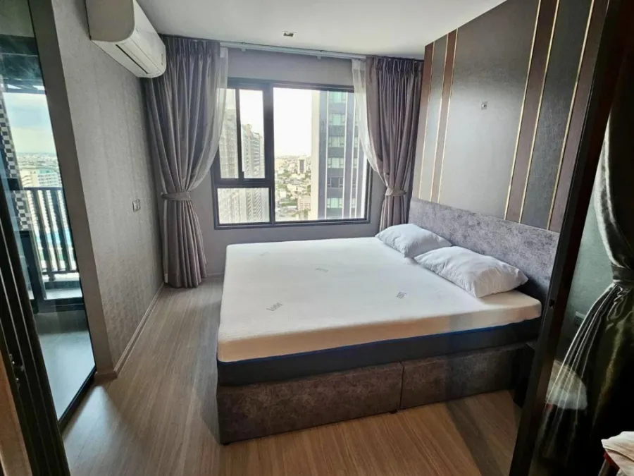 For rent: Life Ladprao, 30th floor, fully furnished room with walk-in closet. Interested? Book now. Don't wait.