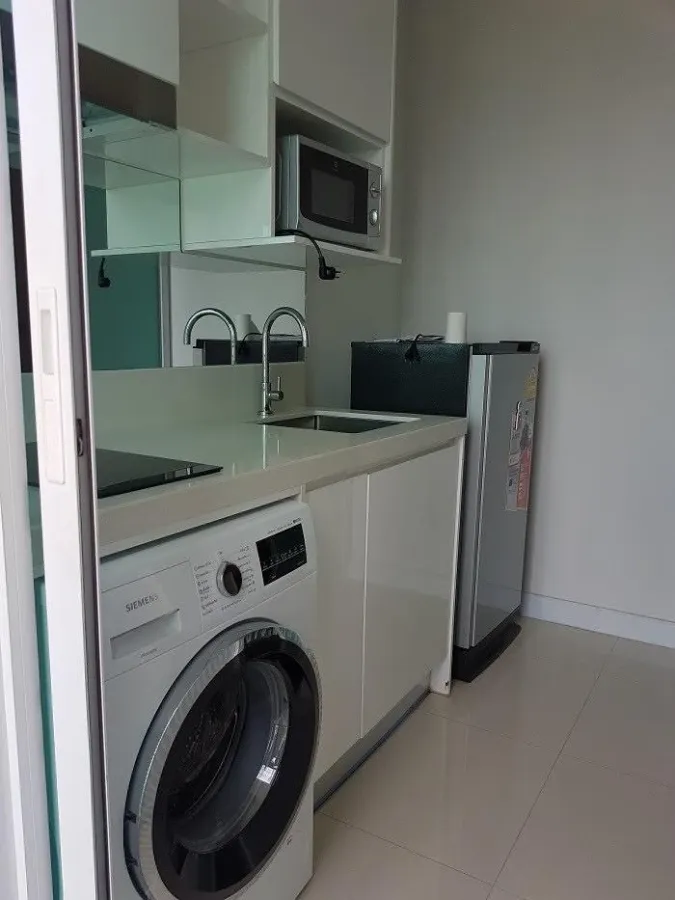 For rent: The Sky Sukhumvit, 9th floor, nice room, fully furnished, reserve now.