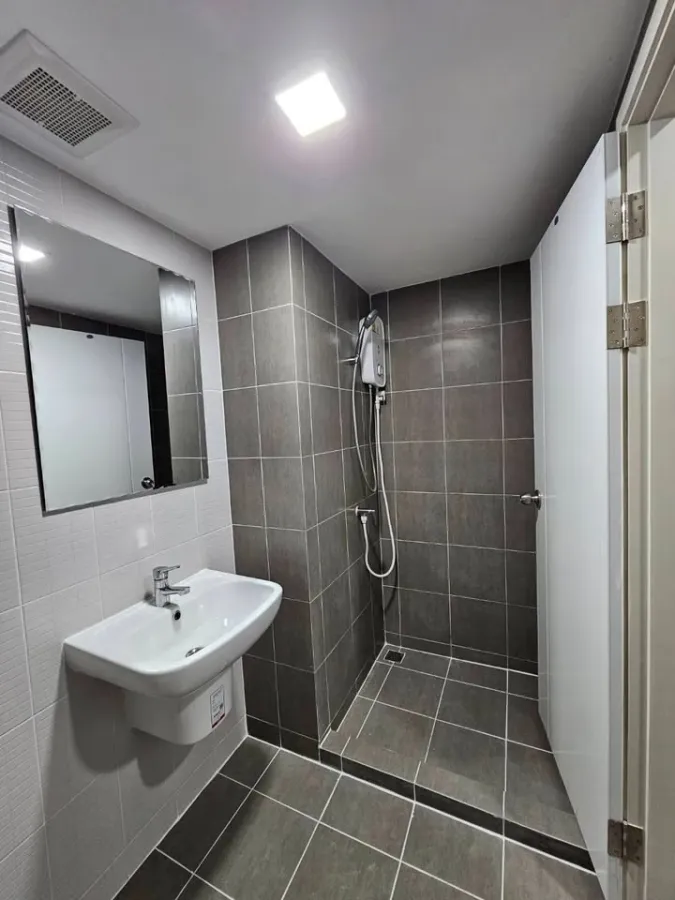 ขาย ให้เช่า Kensington Sukhumvit-Theparak ห้องริม วิวสระว่ายน้ำ ชั้น 31 บรรยากาศเงียบสงบ เหมาะกับการพักผ่อนมาก ต้องรีบจองแล้ว