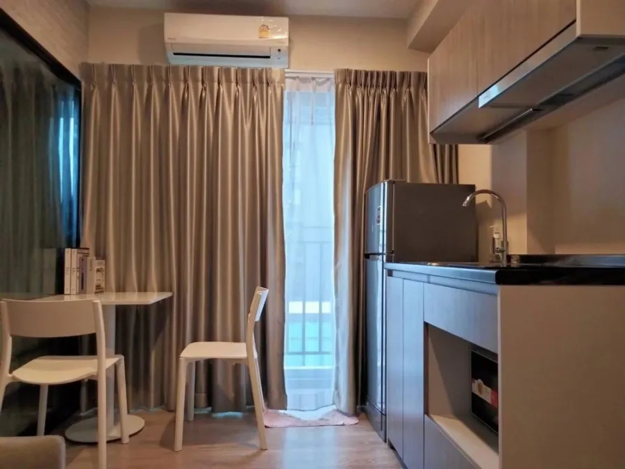 Condo for rent, Kensington Sukhumvit-Thepharak, 36th floor, amazing city view. Install wallpaper in the entire room. Hurry and reserve it.