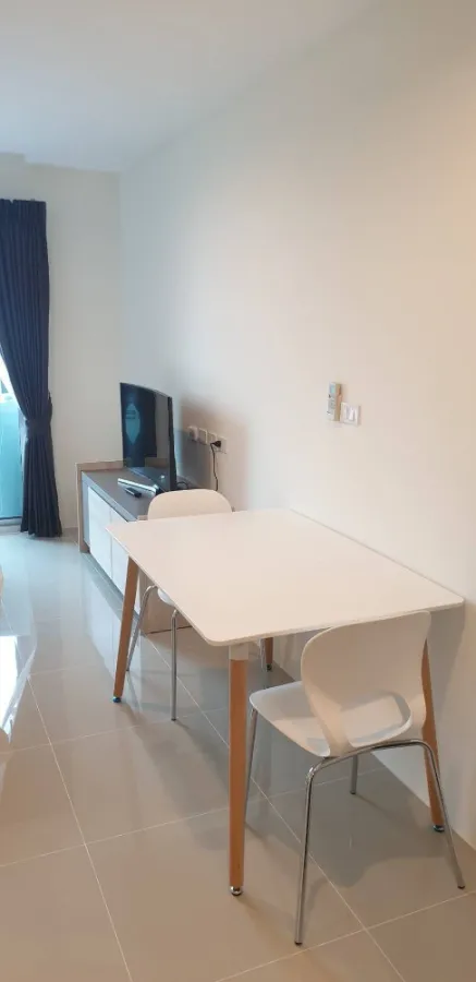 For rent Assakarn Place Srinakarin, beautiful room, furniture, ready to move in. Book now.