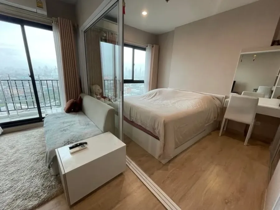 For rent: The Parkland Phetkasem-Thapra. Spacious and comfortable room with furniture. Book now!