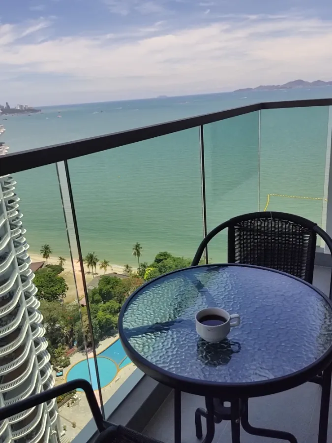 ขาย Wong Amat Tower ห้องกว้างพื้นที่ใช้สอยเยอะ เฟอร์นิเจอร์ครบครัน มองเห็นวิวทะเลสวยจากชั้นสูง ห้ามพลาด