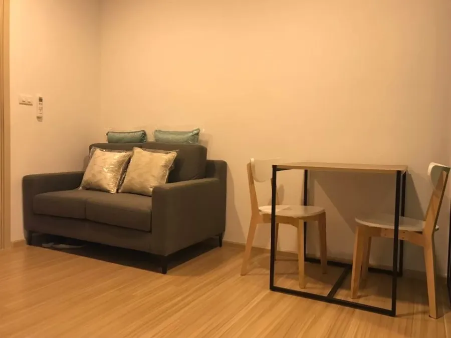 Condo for sale Chewathai Hallmark Lat Phrao-Chokchai 4, 4th floor, good view, no buildings blocking it. Corner room is private, don't miss it.