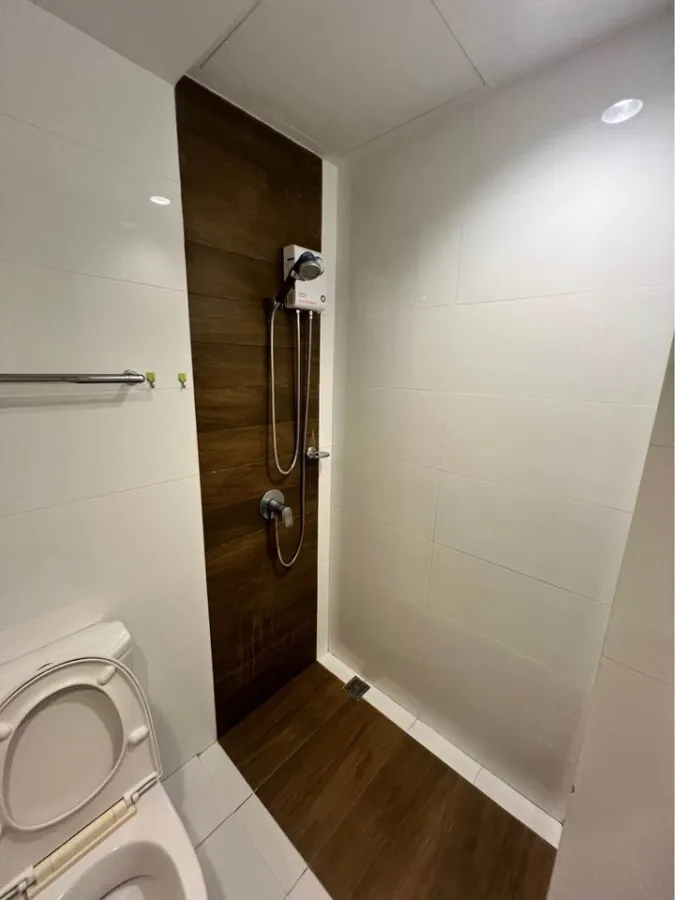 For rent A space Me Rattanatibet, well-separated rooms, reasonable price, complete here, just come with yourself and move in.