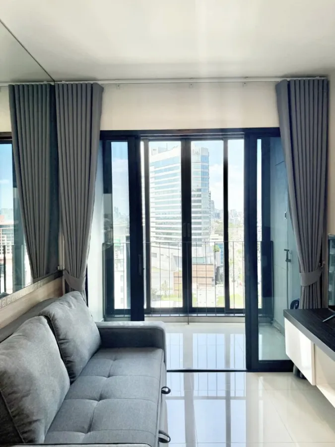 For rent: IDEO Ratchada-Huai Khwang, 17th floor, corner room with privacy, built-in throughout the room, hurry and reserve before you miss out.