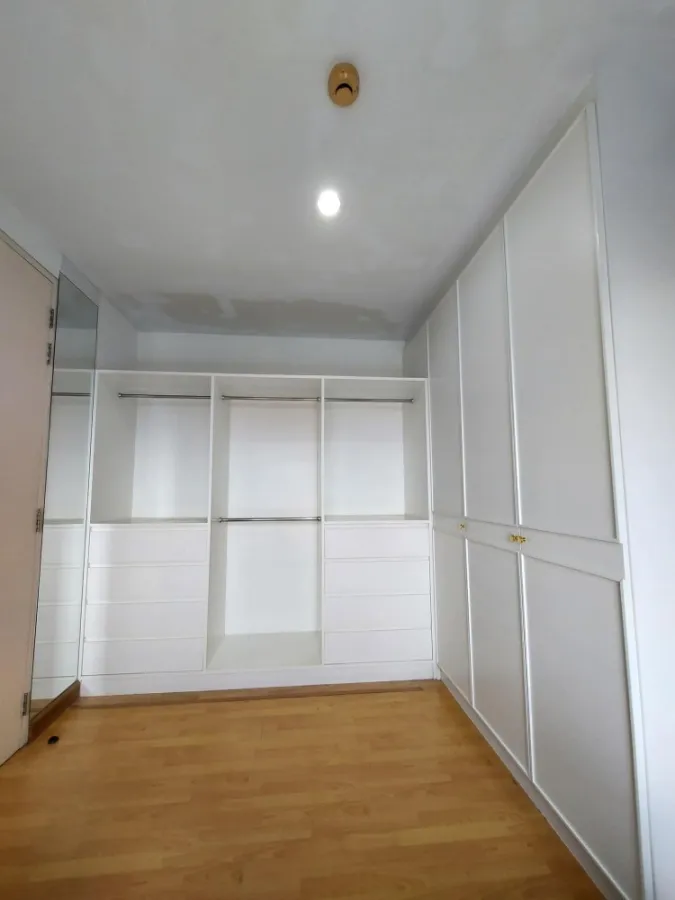 For Rent The Parkland Taksin-Thaphra Beautiful decorated room in modern style Soft gray and white tone, pool view, hurry up and reserve it.